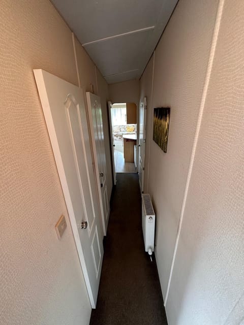 4-Bedroom Cosalt Located in Uddingston, Glasgow at Maryville Caravan Site Apartment in Glasgow