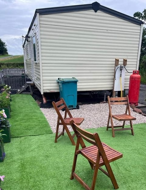4-Bedroom Cosalt Located in Uddingston, Glasgow at Maryville Caravan Site Apartment in Glasgow
