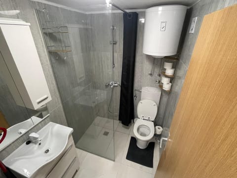 Toilet, Bathroom, towels