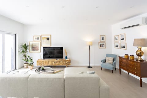 Communal lounge/ TV room, Living room