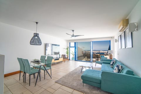 TV and multimedia, Seating area, Dining area