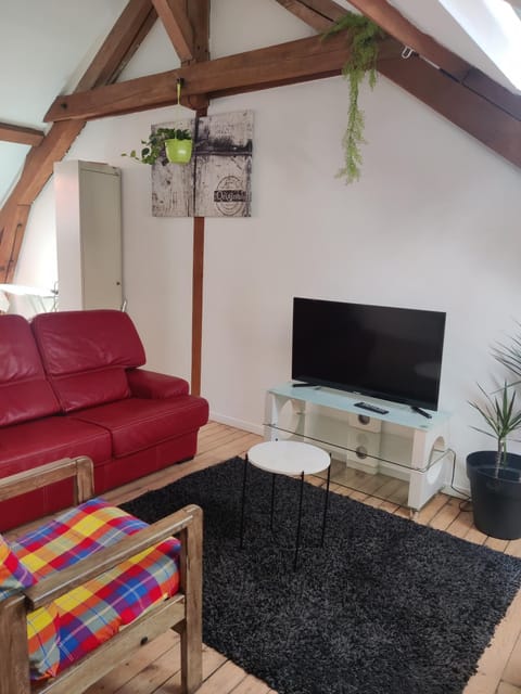 Property building, Communal lounge/ TV room, Living room, Seating area