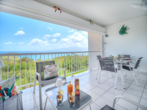 Patio, Natural landscape, View (from property/room), Balcony/Terrace, Dining area, Sea view
