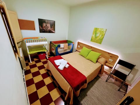 Bed, Photo of the whole room, Bedroom, cot, towels