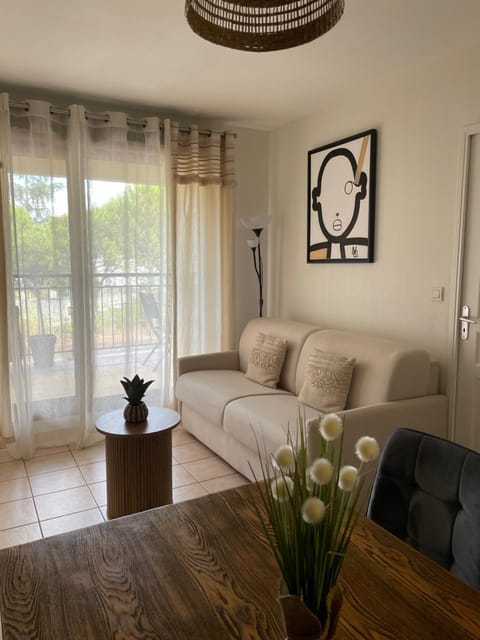 Escapade Uzétienne Cœur de ville et Parking Apartment in Uzes