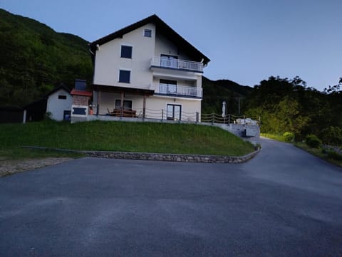 Property building, Neighbourhood