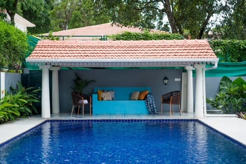 Pool view, Swimming pool, sunbed