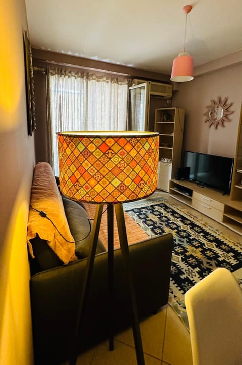 Communal lounge/ TV room, Bed, TV and multimedia, Living room, Seating area, Evening entertainment