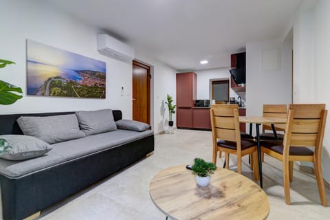 Kitchen or kitchenette, Living room, Seating area, Dining area, air conditioner