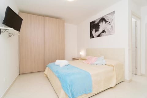 TV and multimedia, Bedroom, wardrobe