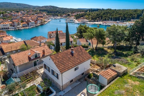 Bird's eye view, View (from property/room), City view, Garden view, Landmark view, Sea view