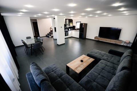 Communal lounge/ TV room, TV and multimedia, Living room, Seating area
