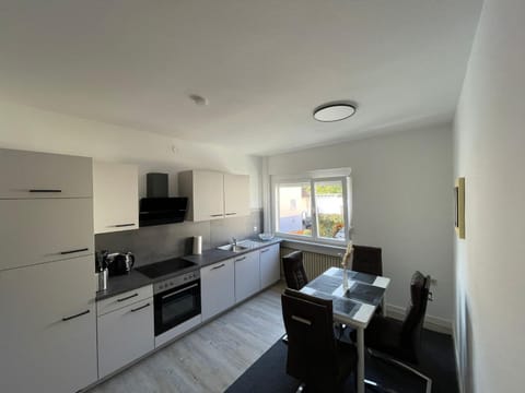 Kitchen or kitchenette, Seating area, Dining area, stove