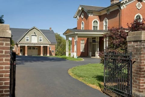 Best of My Love - CA King Size Bed+ - Sleeps 2-4 Apartment in Madison Heights