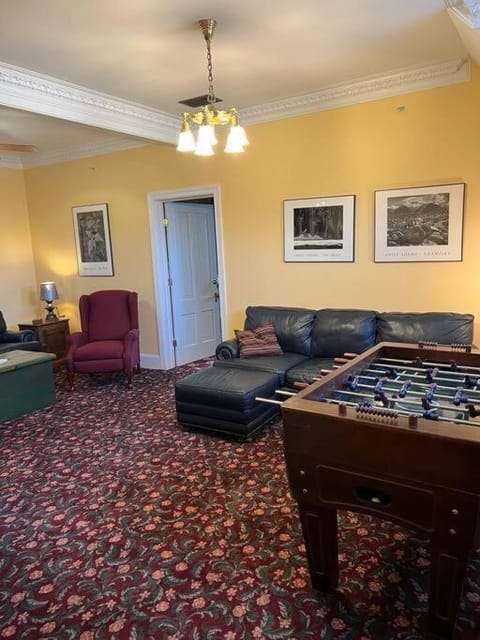 Best of My Love - CA King Size Bed+ - Sleeps 2-4 Apartment in Madison Heights