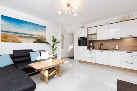 Kitchen or kitchenette, Living room, Seating area, Dining area, minibar, pet friendly, stove