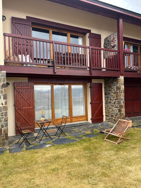 Property building, Patio, Off site, Day, Natural landscape, Garden, Garden, View (from property/room), Balcony/Terrace, sunbed