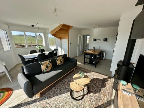 TV and multimedia, Kitchen or kitchenette, Living room, Dining area