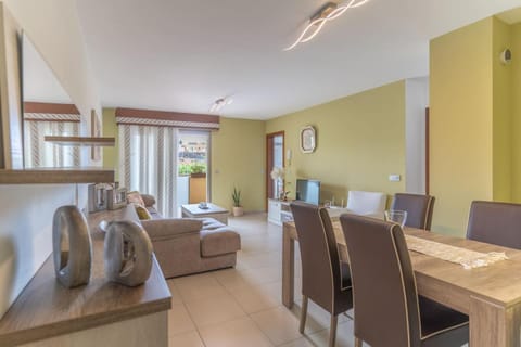 TV and multimedia, Living room, Dining area