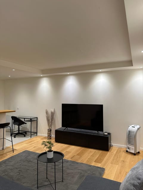 Communal lounge/ TV room, TV and multimedia, Living room, Seating area