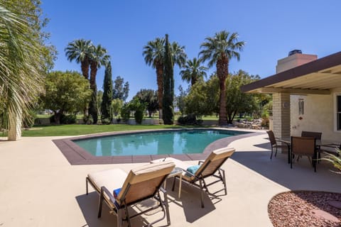 Poolside Splendor! Spacious De Anza Golf Club Home House in Borrego Springs