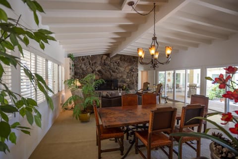 Poolside Splendor! Spacious De Anza Golf Club Home House in Borrego Springs