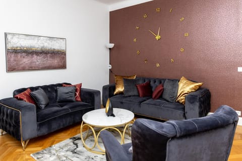 Living room, Seating area