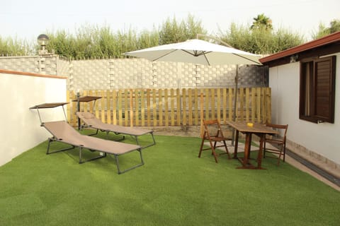 Patio, Spring, Day, Garden, Garden view, sunbed