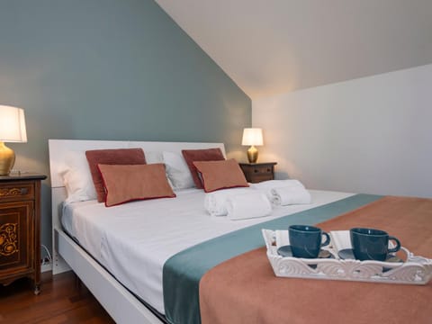 Staff, Bed, Photo of the whole room, Bedroom