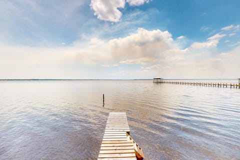 Dock! Bayfront Pensacola Retreat 10 Mi to Dtwn House in Bellview