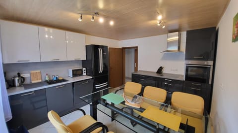 Kitchen or kitchenette, Dining area, stove, toaster