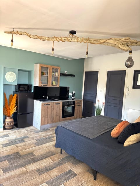 Kitchen or kitchenette, Living room