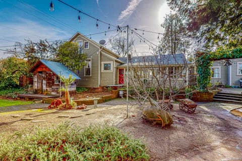 Forbestown Carriage House in the Heart of Dtwn House in Lakeport