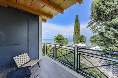 Natural landscape, Summer, View (from property/room), Balcony/Terrace, Lake view, Landmark view, Mountain view