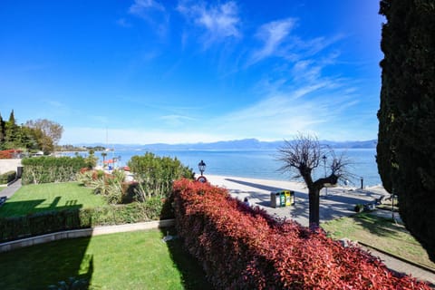 Natural landscape, View (from property/room), Balcony/Terrace, Balcony/Terrace, Beach, Garden view, Lake view, Landmark view, Mountain view, Sunset, Inner courtyard view