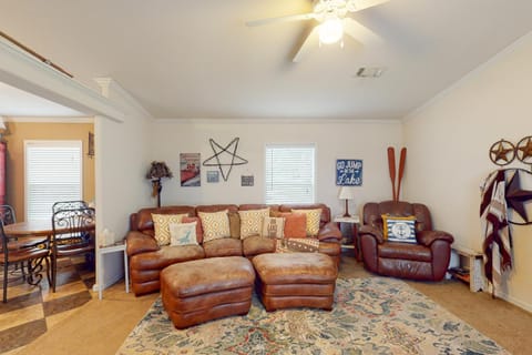 Tin Star Waterside Possum Kingdom Lake Retreat House in Possum Kingdom Lake