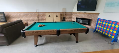Communal lounge/ TV room, Billiard, Billiard, Game Room, Evening entertainment