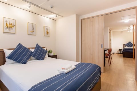 Photo of the whole room, Bedroom