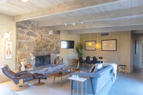 Pool and Mtn View! Designer Borrego Springs Hideaway House in Borrego Springs