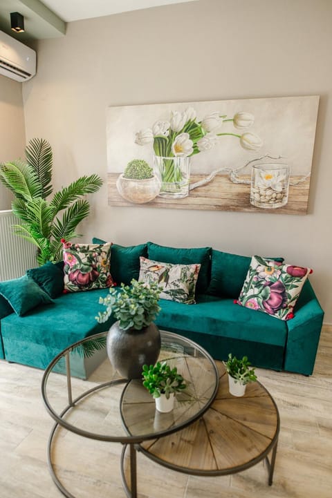 Spring, Day, Summer, Living room, Seating area