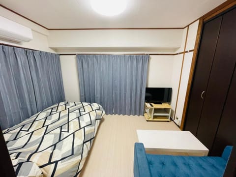 Bed, TV and multimedia, Bedroom