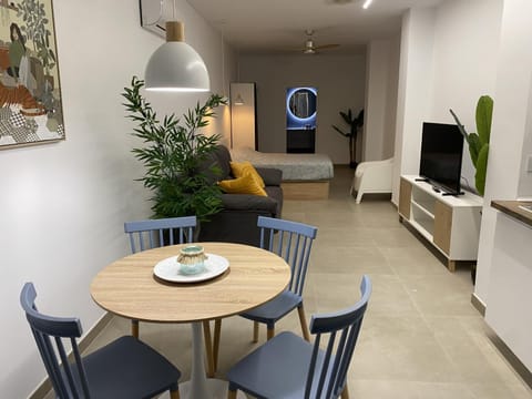 TV and multimedia, Living room, Seating area, Dining area, Evening entertainment
