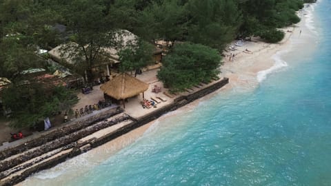 Property building, Restaurant/places to eat, Beach