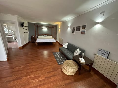 Photo of the whole room, Seating area, Bedroom