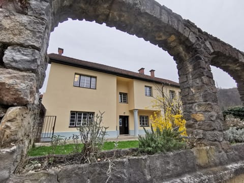 Property building, Facade/entrance