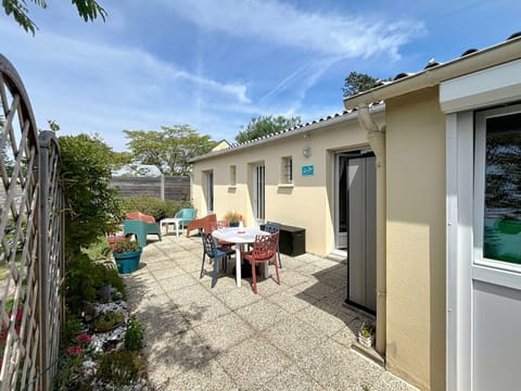 Maison rénovée, à 300m de la plage et proche commerces, avec terrasse et jardin, tout confort - FR-1-361-131 House in Saint-Pair-sur-Mer