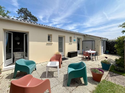 Maison rénovée, à 300m de la plage et proche commerces, avec terrasse et jardin, tout confort - FR-1-361-131 House in Saint-Pair-sur-Mer