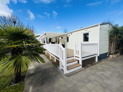 Property building, Facade/entrance, Off site