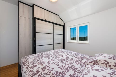 Bed, Photo of the whole room, Bedroom, wardrobe