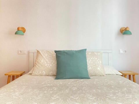 Bed, Photo of the whole room